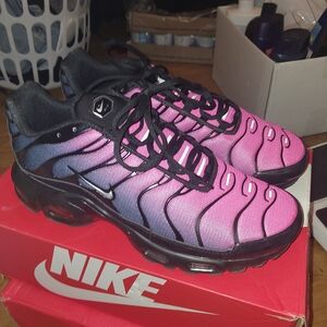 Nike Women's Gradient Pink and Purple Sneakers